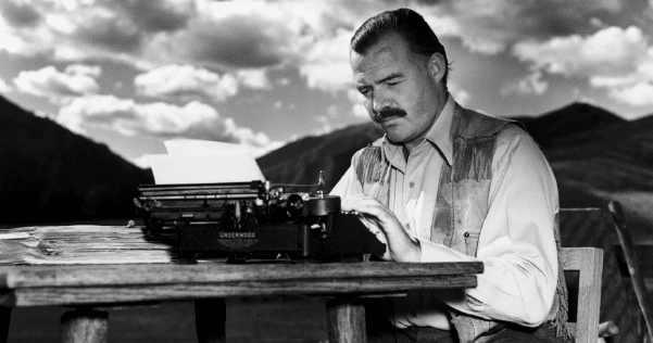O escritor norte-americano Ernest Hemingway
