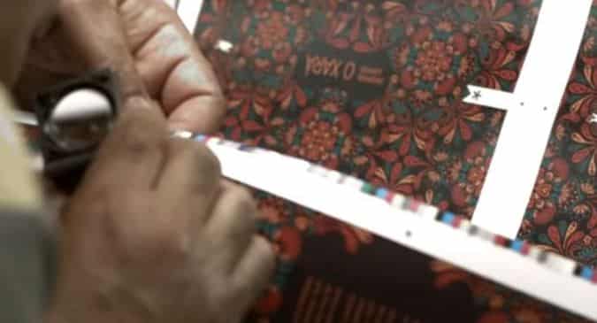 Como é feito um livro em capa dura?